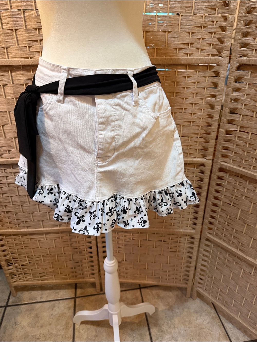 Hand Crafted White Mini Skirt with Black Waist Tie and Black Floral Ruffle